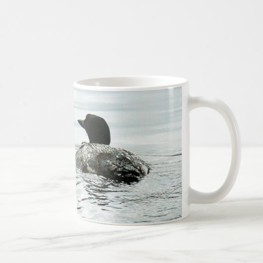 Gemeiner Loon auf dem Wasser Kaffeetasse (Rechts)
