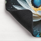 Gemeiner Morpho-Schmetterling auf einer Wasserlili Mousepad (Ecke)