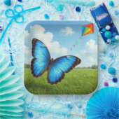 Gemeiner Morpho-Schmetterling fliegt einen Drachen Pappteller (Party)