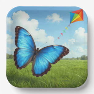 Gemeiner Morpho-Schmetterling fliegt einen Drachen Pappteller