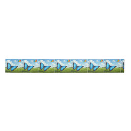 Gemeiner Morpho-Schmetterling fliegt einen Drachen Satinband
