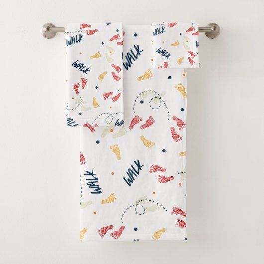 Gemeinsam wandern: Das Muster des Footprint Badhandtuch Set (Insitu)