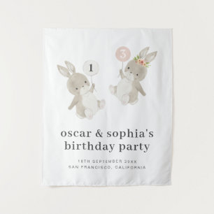 Gemeinsame Geburtstagseinladung für Mädchen und Ju Wandteppich