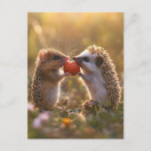 Gemeinsame Nutzung einer Erdbeere - Adorable Igel Postkarte (Vorderseite)