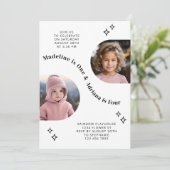 Gemeinsames Sibling Portrait Foto Minimaler Arch G Einladung (Stehend Vorderseite)