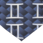 Gemini Zodiac Sign auf Navy Blue Carbon Fibre Prin Tischdecke (Schrägansicht)