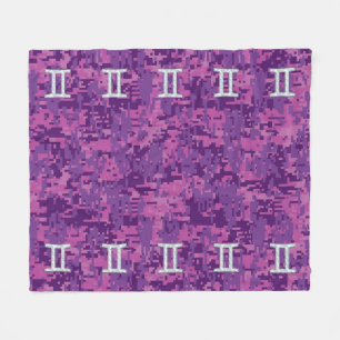 Gemini Zodiac Sign auf Pink Digital Camouflage Fleecedecke