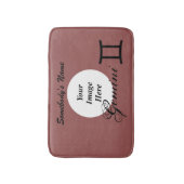 Gemini Zodiac Symbol Standard von Kenneth Yoncich Badematte (Vorderseite Vertikal)