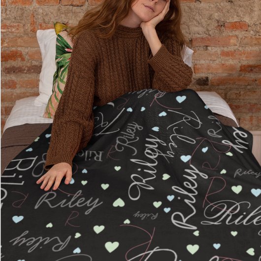 gemischte Namen Initialen und Herzen repliziert Fleecedecke