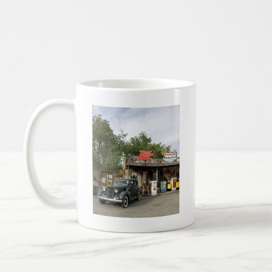 Gemischtwarenladen des Weg-66 u. Tankstelle Kaffeetasse (Links)