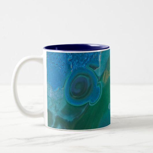 Gemstone Swirled Vivid Blue Green Polished Gem Zweifarbige Tasse (Links)