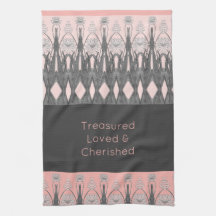 Gemusterte Blumendekoration in Rosa und Grau