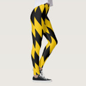 Gemusterte Leggings mit schwarzer und gelber Geome (Rechts)