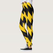 Gemusterte Leggings mit schwarzer und gelber Geome (Links)