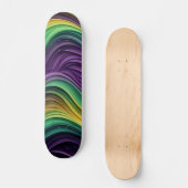 Gemusterte Mardi Gras Welle Skateboard (Vorderseite)