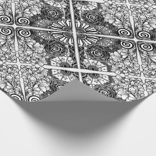 Gemusterte Schwarz-Weiß-Blüte Zeichnend Geschenkpapier (Ecke)