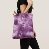 Gemusterte, violette, abstrakte, geschmückte, alte tasche (Von Nahem)