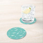 Gemusterter Blaue und Weißmeer-Vogel Runder Pappuntersetzer (Vor Ort)