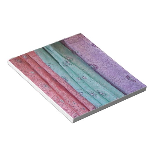Gemustertes farbiges Tuch Notizblock (angewinkelt)