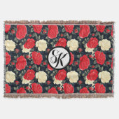 Gemustertes Monogramm aus Red & Creme Rose Decke (Vorderseite)