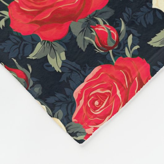 Gemustertes Monogramm aus Red & Creme Rose Fleecedecke (Ecke)