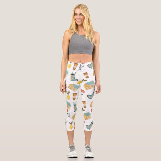Gemütliche Cottage-Gartenstiefel und Kaffee süß Capri Leggings