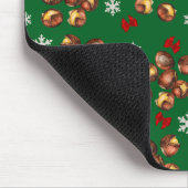 Gemütliche geröstete Kastanien und Schneeflocken W Mousepad (Ecke)