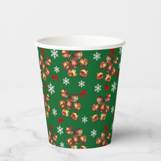 Gemütliche geröstete Kastanien und Schneeflocken W Pappbecher (Vorderseite)