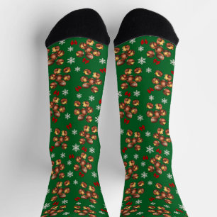 Gemütliche geröstete Kastanien und Schneeflocken W Socken
