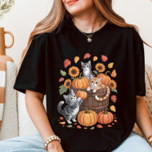 Gemütliche Herbstkätzchen und Pumpkins fallen ernt