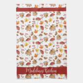 Gemütliche Herbstlaube und Pilze Personalisiert Geschirrtuch (Vertikal)