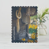 Gemütliche Hütte mit gelben Blumen Feiertagskarte (Stehend Vorderseite)