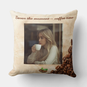 Gemütliche Kaffeeatmosphäre für Ihr Wohnzimmer Kissen