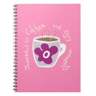 Gemütliche Kaffeetasse mit großer Blume und Zitat Notizblock