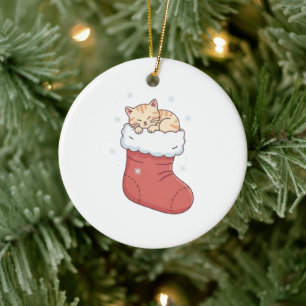 Gemütliche Katze im Weihnachtsstrumpf - Schlafende Keramik Ornament