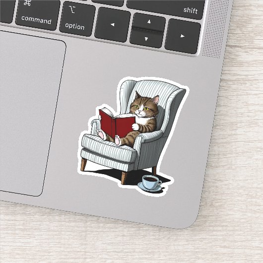 Gemütliche Katze mit Buch und Kaffee Aufkleber (Detail)