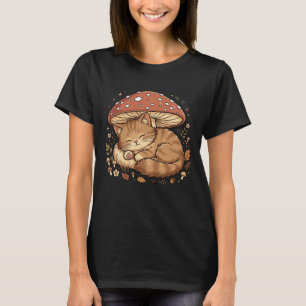 Gemütliche Katze schläft unter Pilz Cottagecore He T-Shirt