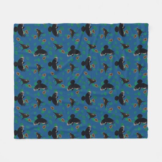 Gemütliche Krähen im Flight Wald Blaue Pinecone Fleecedecke (Vorderseite (Horizontal))