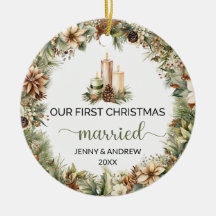 Gemütliche, pastellgrün und beige Weihnachtskerzen