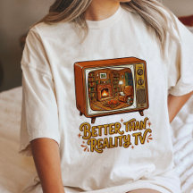 Gemütliche Retro-TV-Kamin-Hund-Szene