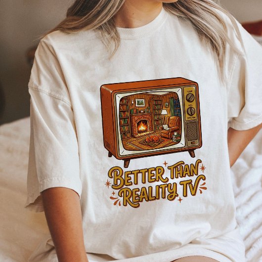 Gemütliche Retro-TV-Kamin-Hund-Szene Tri-Blend Shirt