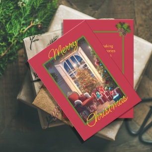 Gemütliche Vintage-Weihnachtsszene auf rotem Hinte Feiertagskarte