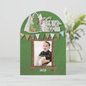 Gemütliche Wald-Weihnachtskarte Grüner Chevron Feiertagskarte (Stehend Vorderseite)