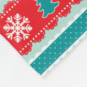 Gemütliche Weihnachtsbäume Schneeflocken Rot & Aqu Fleecedecke (Ecke)