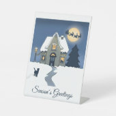 Gemütliche Weihnachtsszene mit House and Cat in Sn Sockelschild (Vorderseite)