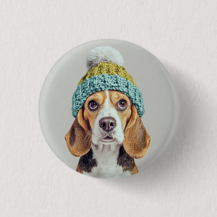 Gemütlicher Beagle in einem Winterhut aus Strick Button