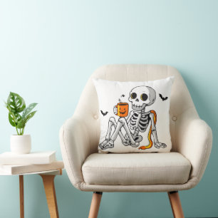 Gemütlicher Halloween-Skelett mit Kaffee- und Fled Kissen