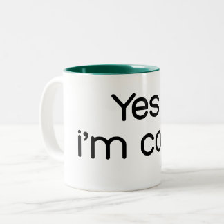 Gemütlicher lustiger Winter, es ist die Zeit, um z Zweifarbige Tasse