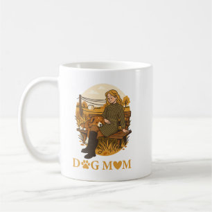 Gemütlicher Moment der Hunde-Mama mit ihrem Beglei Kaffeetasse