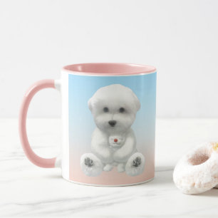 Gemütlicher Plüsch-Moment: Lächelnder Bichon umarm Tasse